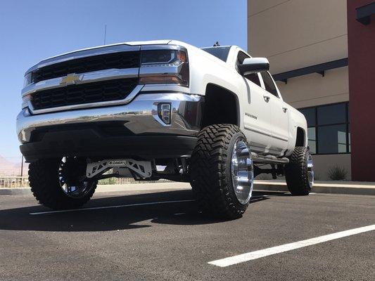 2017 Chevy 1500 2wd, 7-9" Mcgaughys Kit, 22x14 with 35x12.50 Atturo m/t's