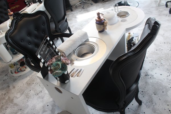 custom manicure table