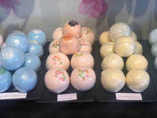 Homemade bath bombs