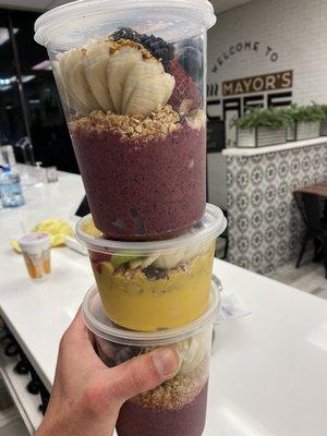 Açaí And mango bowl