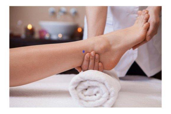 Therapeutic massage combined with reflexology