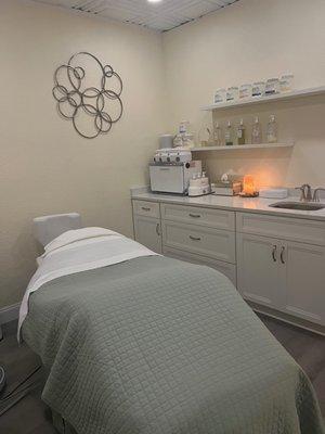 Facial treatment room for customized facials, chemical peels, dermaplaning, hydradermabrasion, LED light therapy and more.