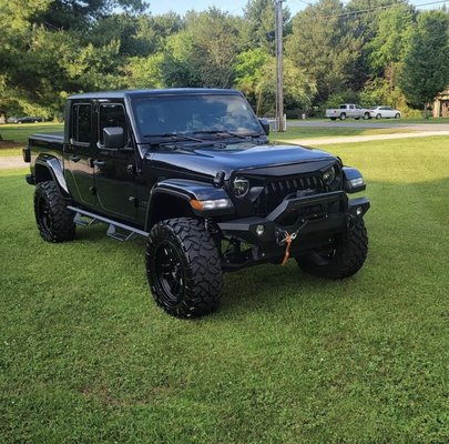 Jeep Gladiator after lifting 6"