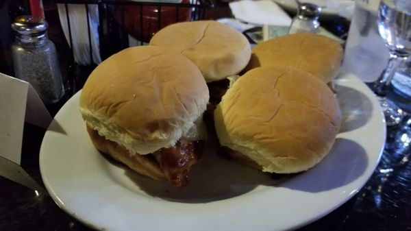 4 BBQ CHICKEN SLIDERS