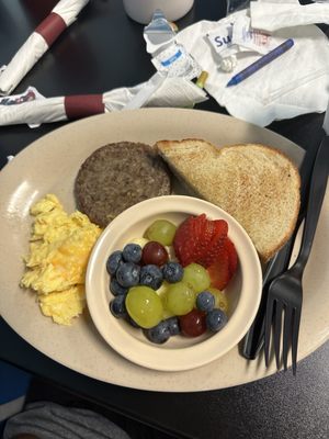 Kids (one egg with cheese, sausage patty, toast and fruit)