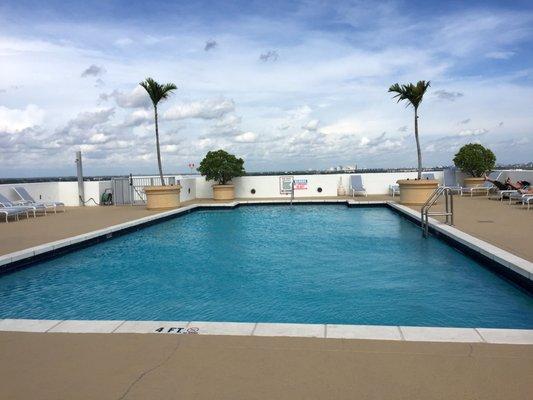 Radius Condos Hollywood Roof-Top Pool