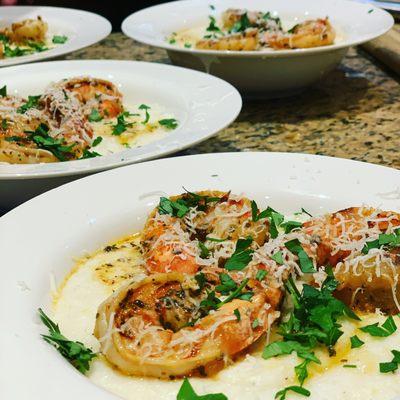 Creamy Southern Style Shrimp & Grits