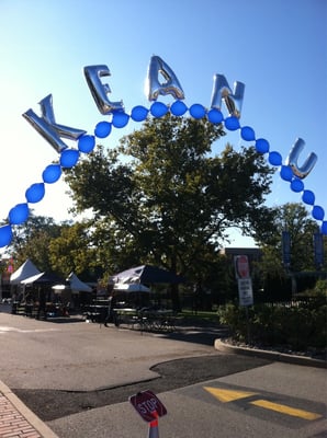 Balloon arch for Kean university