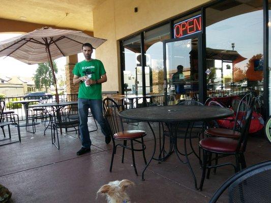 Terrace, tostadas and doggies