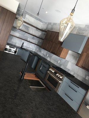 Customized Backsplash & Cabinets