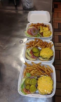 nice and juicy 8oz burgers!!!!