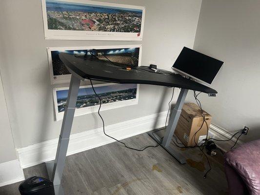 The desk that collapsed