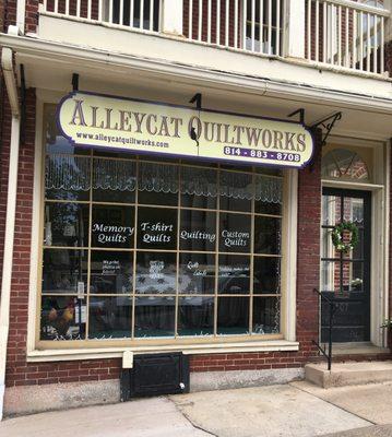 Alleycat Quiltworks entrance.