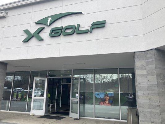 Located right off 95. 7 sims available to rent by the hour. Play indoor golf.