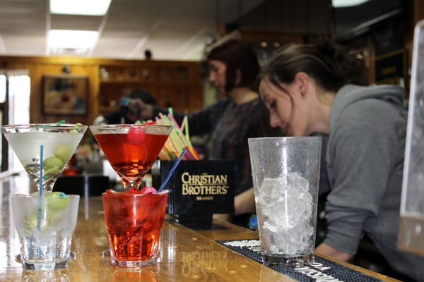 Leave our school with: Self-confidence, teambuilding skills, a professional working knowledge of bartending.