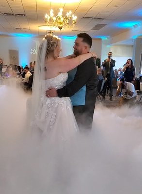 Make your First Dance unforgettable, with our Dancing on a Cloud effect