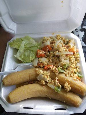 Fried eggs with peppers, onions and boiled plantains