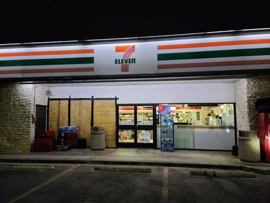 Here is the worst 7-11 on planet Earth