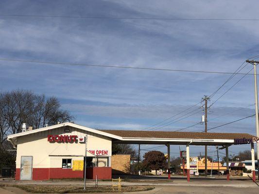 Side of the building off of Beltline.