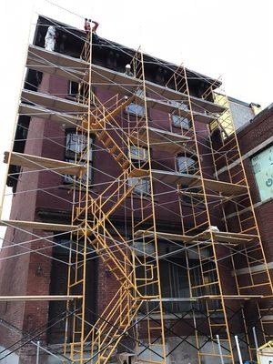 Safe access to complete the paint removal work on the brick.