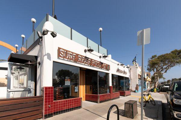 Surf Rider Pizza Mission Beach Front Exterior