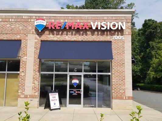 RE\MAX VISION