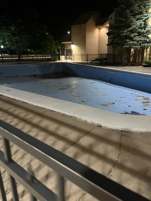 A rusty empty swimming pool