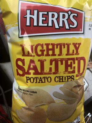 HERR's LIGHTLY SALTED POTATO CHIPS