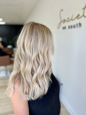 Summer blonde foilayage by Billie @reflectionsofcolor