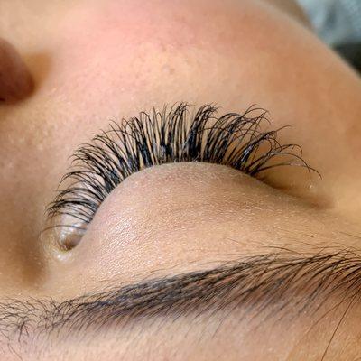 Before & After's Classic Lash Set Wink on outer end
Using 10/11/13/15mm