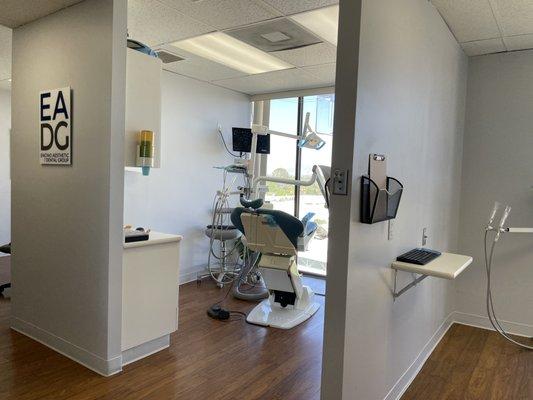 Encino Aesthetic Dental Group. Room.