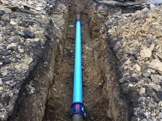 Installation of water main at industrial complex