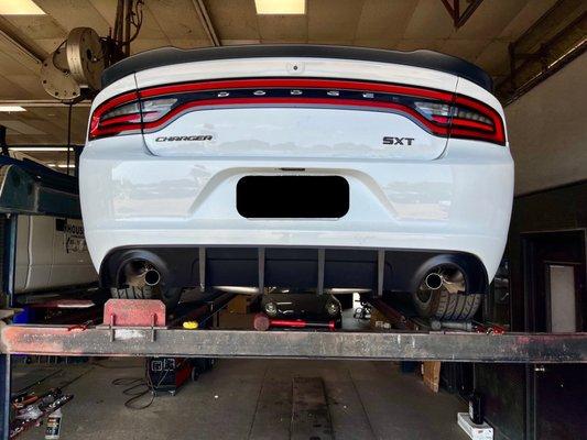 Rear view: SXT style rear diffuser, and tailpipes w/o extenders