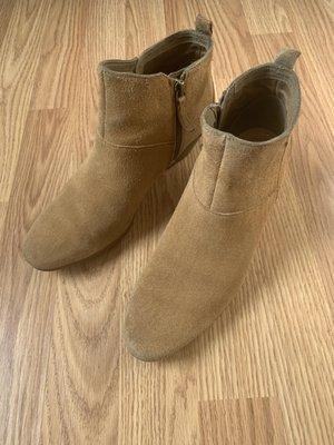 Suede boots