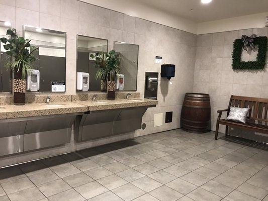 Cleanest Walmart-Restroom ever