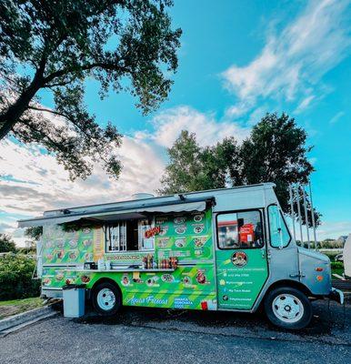 Food truck located behind Amoco Gas Station