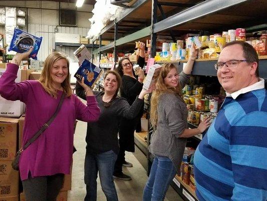 Peerless Marketing Director Rebecca Shultz giving back to the community by organizing a volunteer day at the Union Mission Food Pantry.