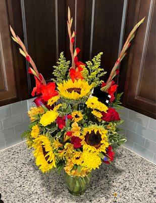 Custom bouquet. Just said my gf like sunflowers a lot.