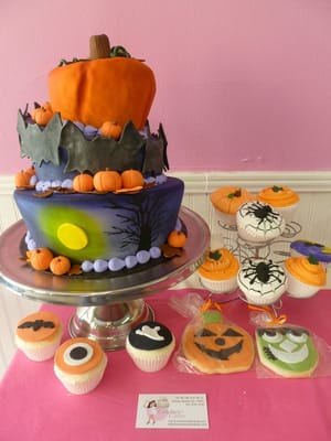 Halloween Cake/Cupcakes