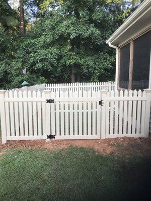 B & B Fence Co