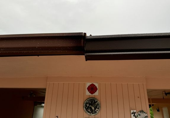 Mismatched gutters.