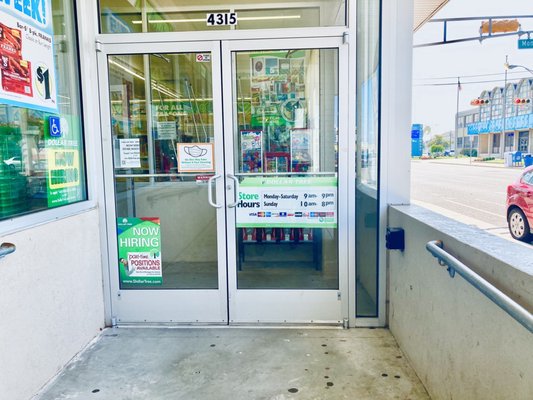 Dollar Tree, Wildwood storefront