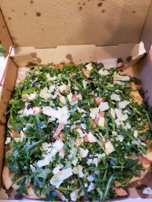 Arugula pizza..small Greatness at ñit best! Tony best in the State of ct.