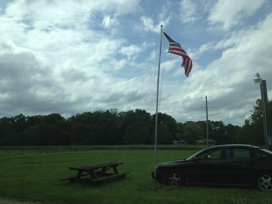 What a sweet little picnic area!