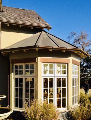 Copper gutter at bay window