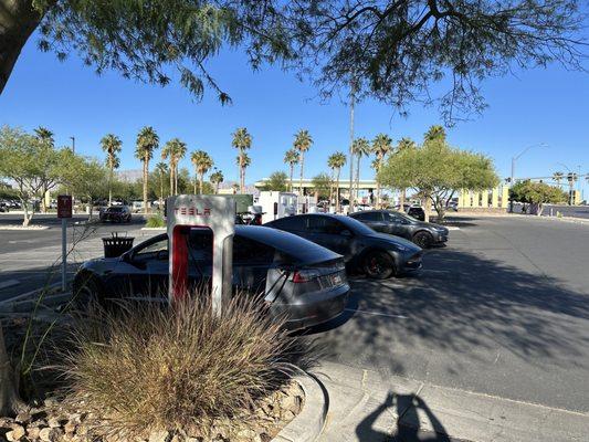 8 tesla superchargers next to Red Robin, Olive Garden, Panera and sushi loca.