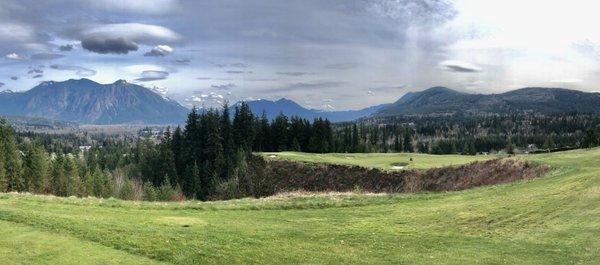 View from 14th tee box at The Club at
Snoqualmie Ridge (Mount Si at left, Rattlesnake Ridge at right)