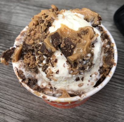 Cake mix with Reese's ice cream topped with Reese's and peanut butter.  Yum yum!