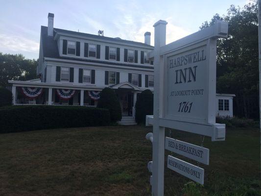 Harpswell Inn entrance.