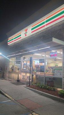 Front of 7-Eleven